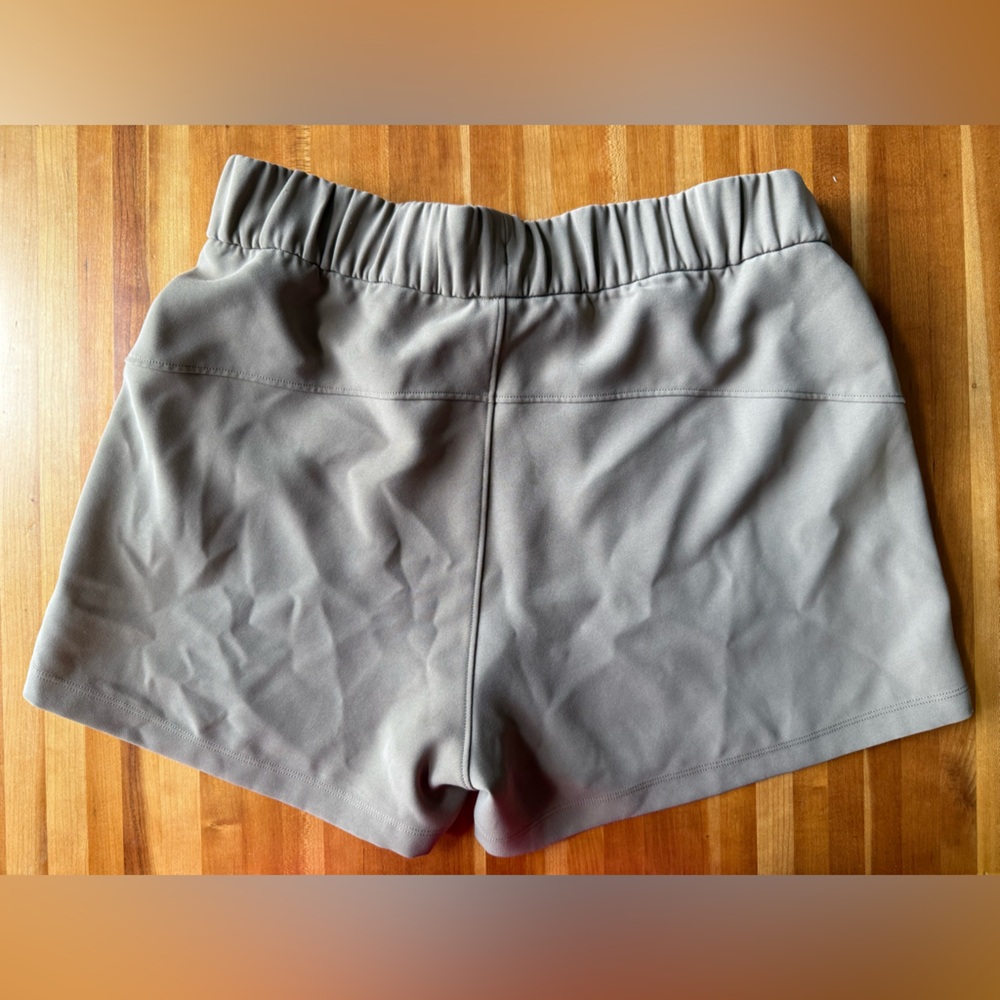 Lululemon Athletica On The Fly Tan Shorts Women's Size 6 - Picture 2 of 3